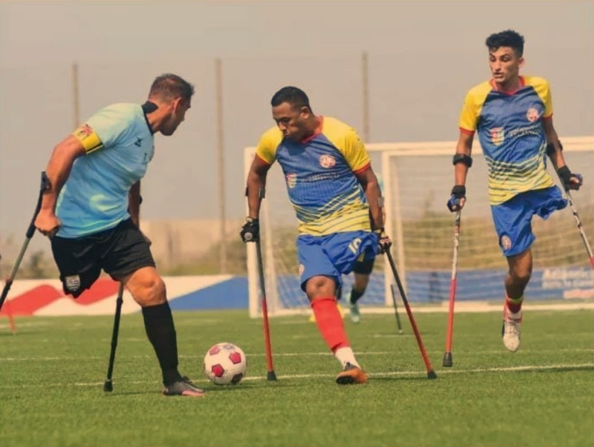 Uruguay en acción frente a Colombia durante las Eliminatorias 2022